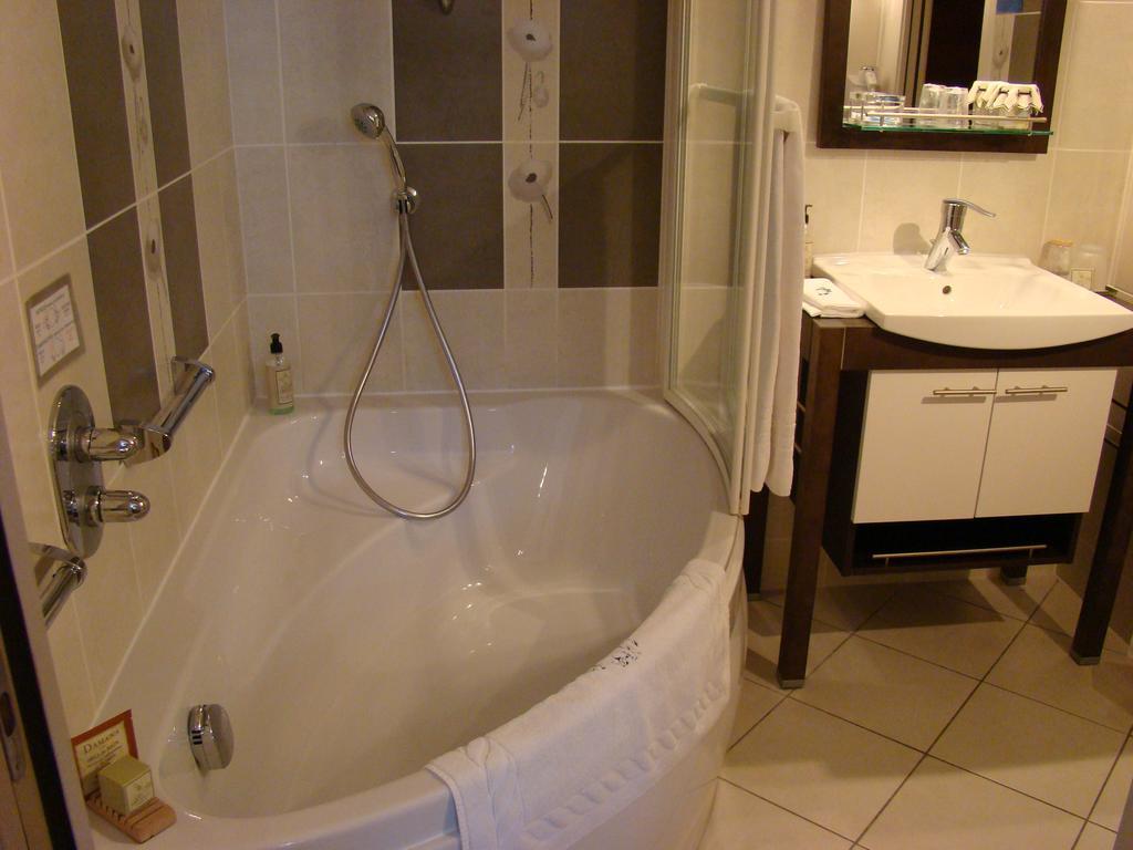 Hotel Le Manoir Aux Vaches Yvetot Εξωτερικό φωτογραφία